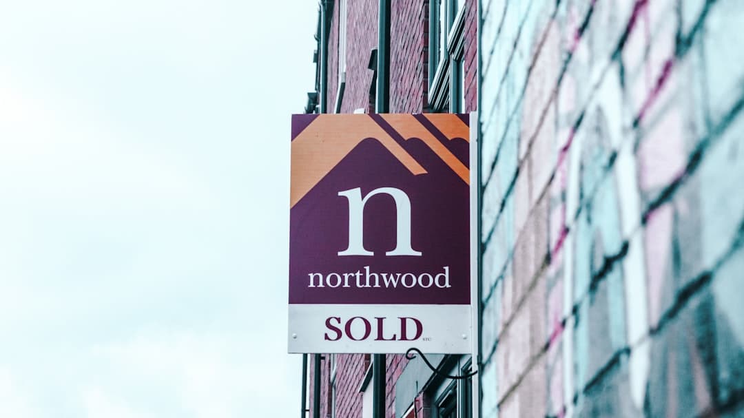 For sale sign in front of a Florida home during pre-foreclosure