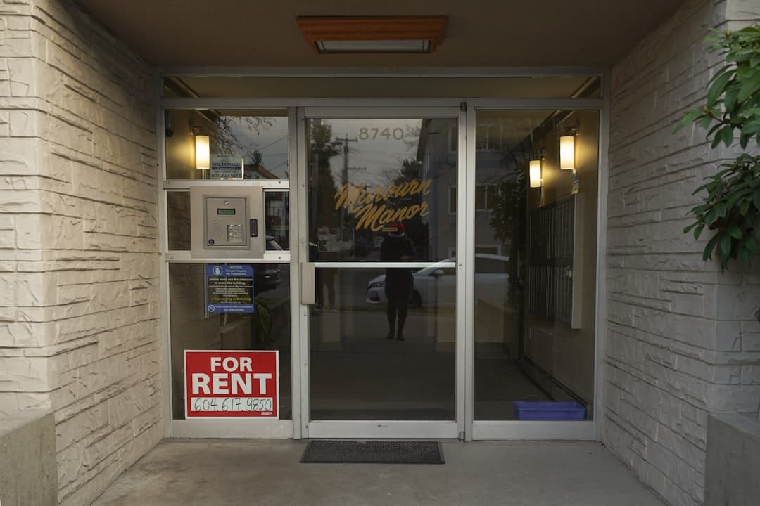 Apartment building in Florida with tenants concerned about foreclosure